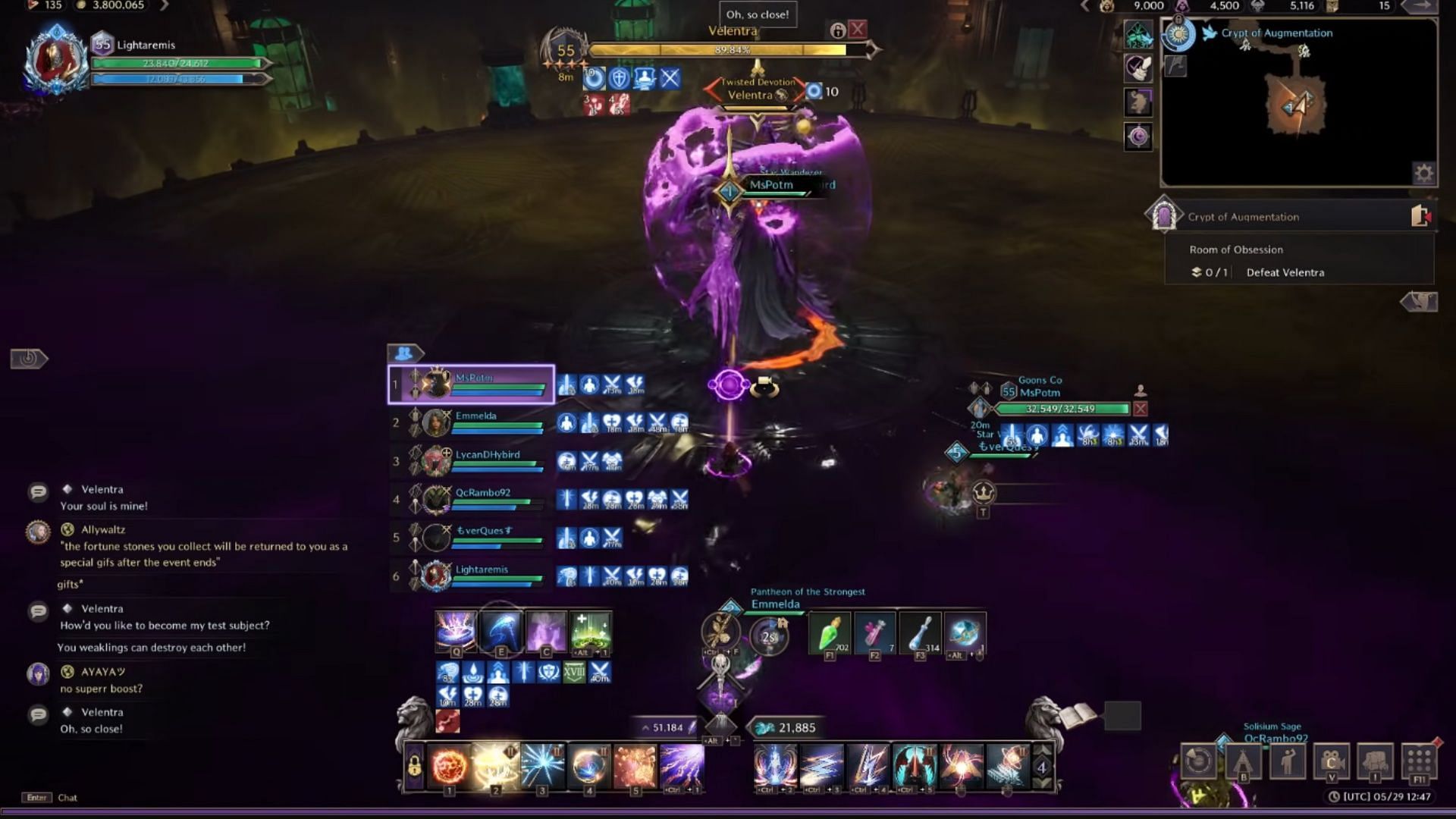 Make sure one person on each side stands in the green circle and bounces the orb until you can line up the tether through the boss. It lowers a damage buff, making it an important mechanic (Image via Amazon Games/YouTube@Kasum Adventurer)